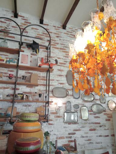 عکس کافه و خانه پنیر پرچک