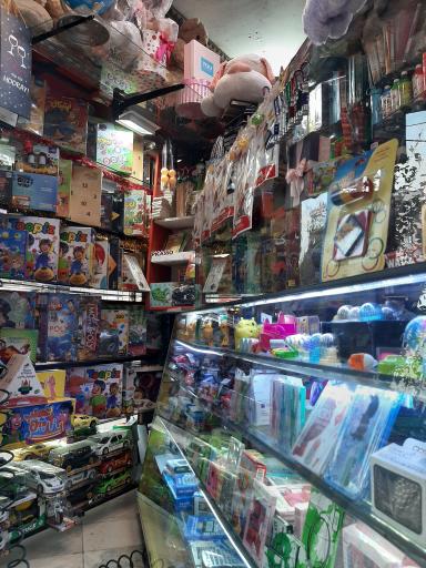 عکس فروشگاه اسباب بازی و لوازم التحریر شکوهی