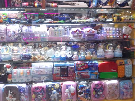 عکس فروشگاه اسباب بازی و لوازم التحریر شکوهی