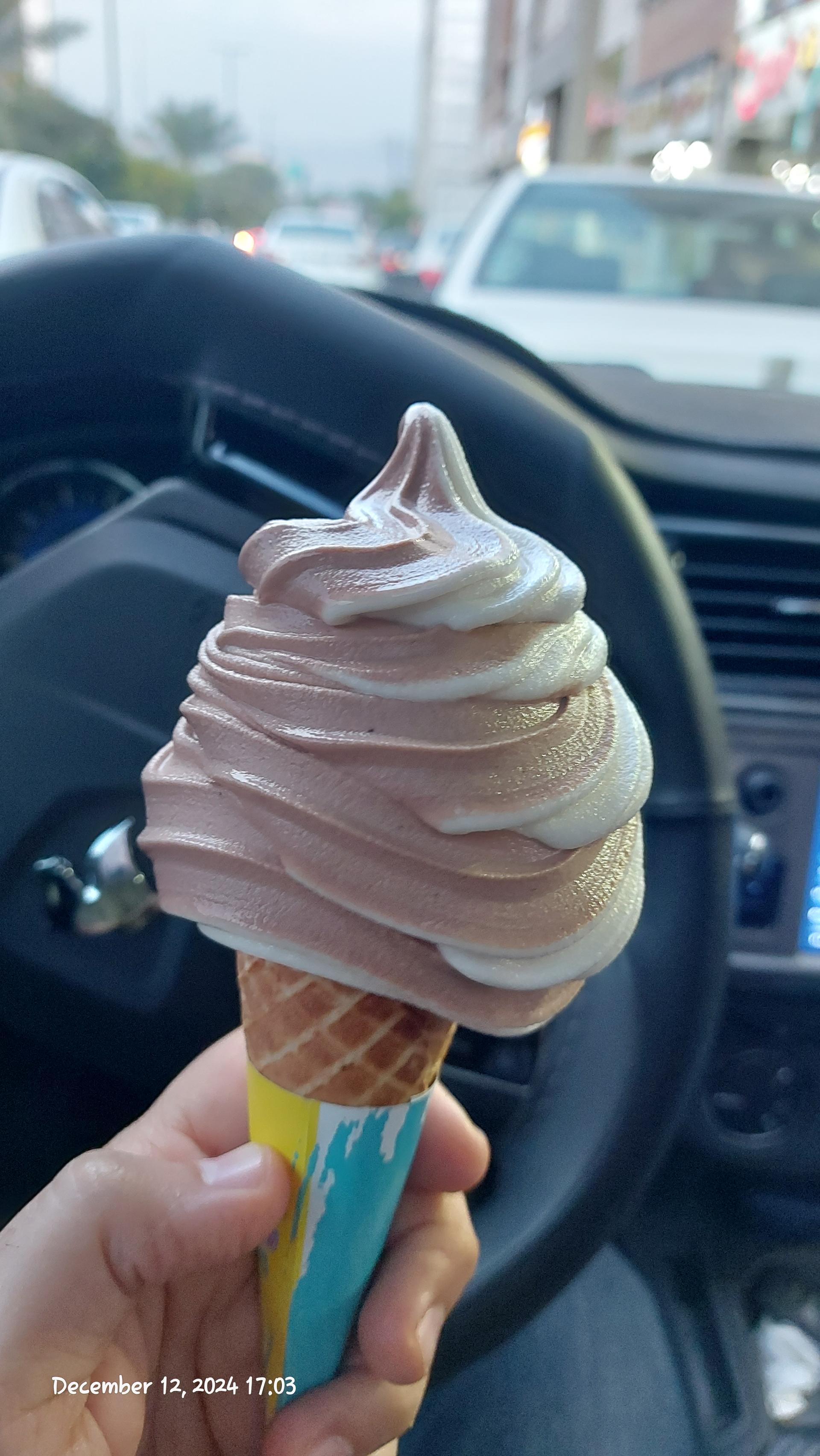 عکس کافه بستنی و قهوه گل یخ جم