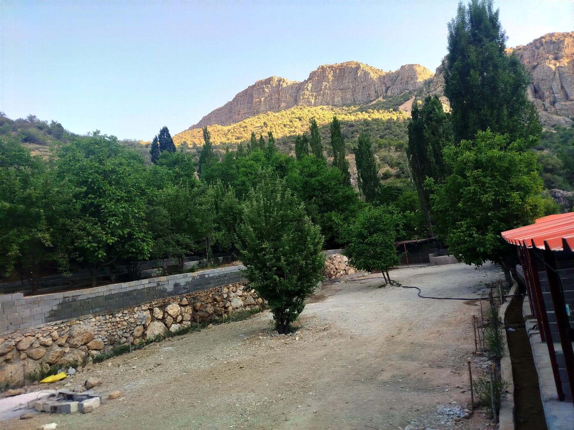 عکس باغ اقامتگاه سرچشمه تیزاب