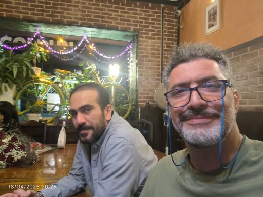 عکس کافی شاپ گلدون