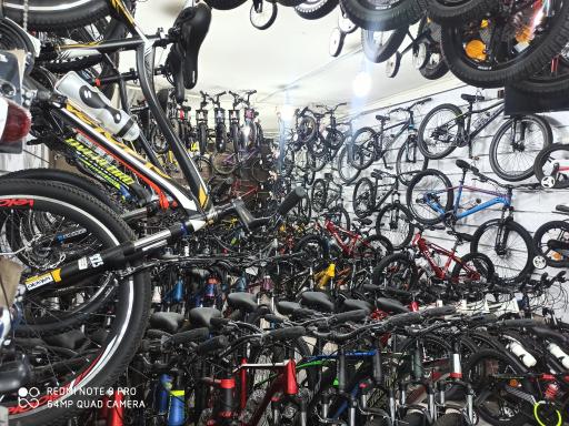 عکس فروشگاه دوچرخه شکاری