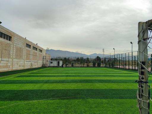 عکس زمین چمن شهرک دانشگاه 