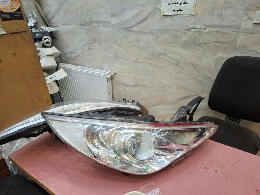 عکس تعمیرات انواع طلق چراغ خودرو های ایرانی و خارجی 