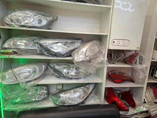 عکس تعمیرات انواع طلق چراغ خودرو های ایرانی و خارجی 