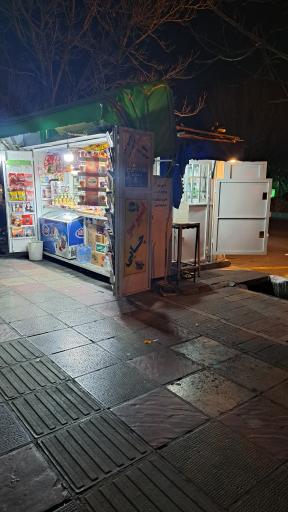 عکس دکه  مطبوعاتی رضا 