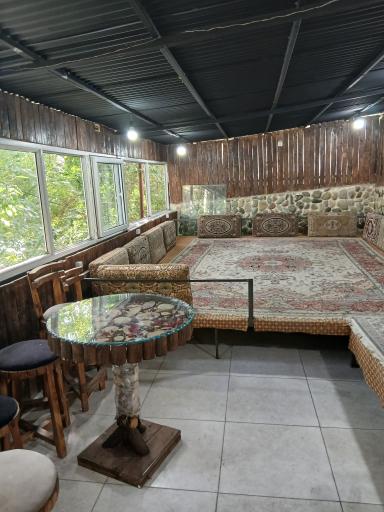 عکس باغچه رستوران فانوس 