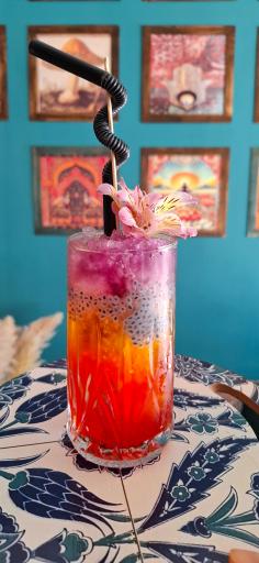 عکس کافه گالری آگاپه