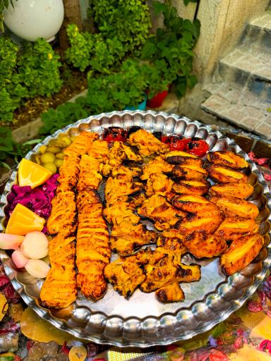 عکس باغچه رستوران فانوس 