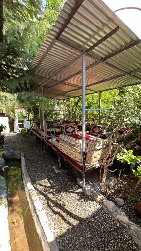 عکس باغچه رستوران فانوس 