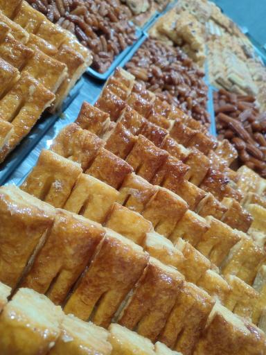 عکس شیرینی سناتور