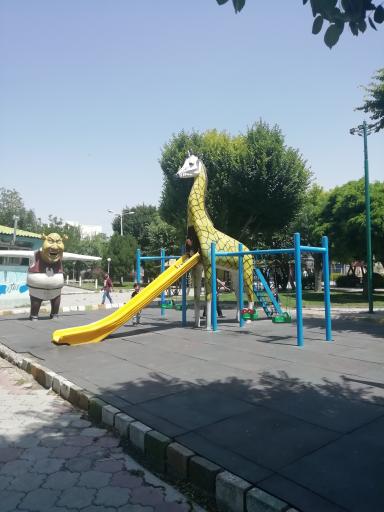 عکس زمین بازی کودک