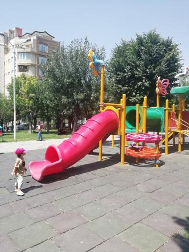 عکس زمین بازی کودک