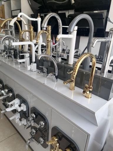 عکس کلینیک ساختمانی معمر