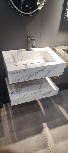 عکس کلینیک ساختمانی معمر