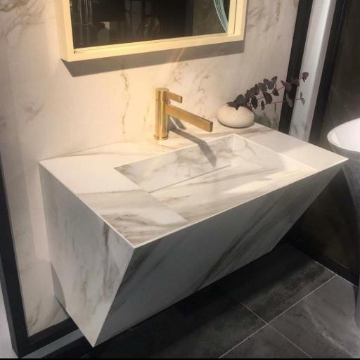 عکس کلینیک ساختمانی معمر