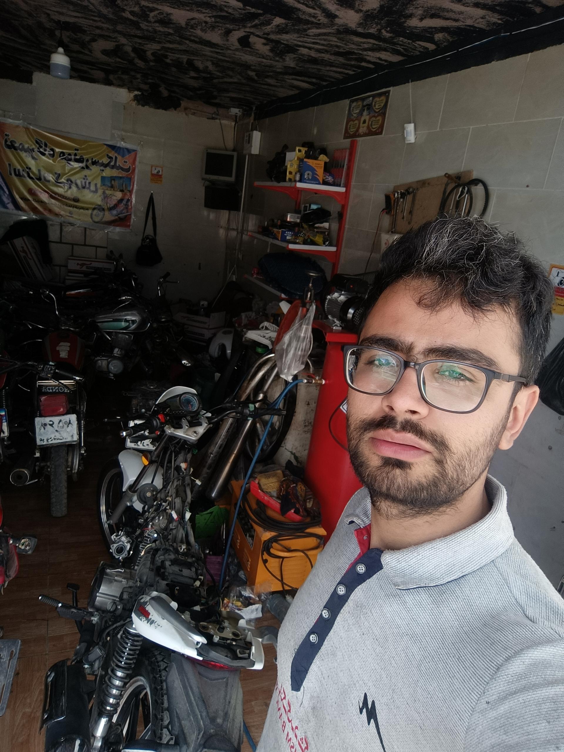 عکس تعمیرگاه موتور سیکلت استاد کورش 