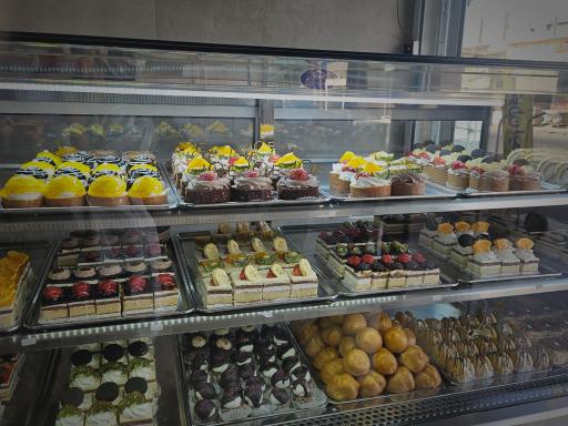 عکس شیرینی سرای آوین