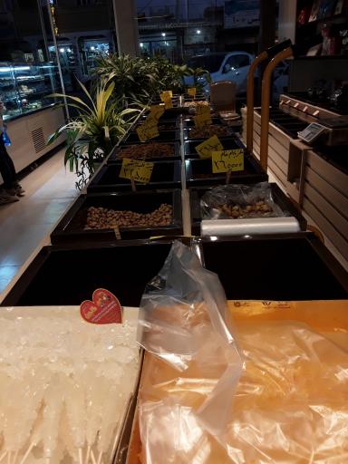 عکس شیرینی سرای آوین