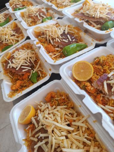 عکس رستوران و غذای بیرون بر ریواس