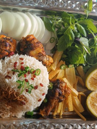 عکس رستوران و غذای بیرون بر ریواس