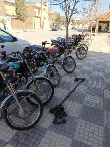 عکس تعمیرگاه موتور سیکلت استاد کورش 