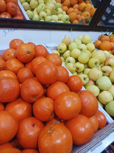 عکس میوه فروشی چهار فصل عمو محمد