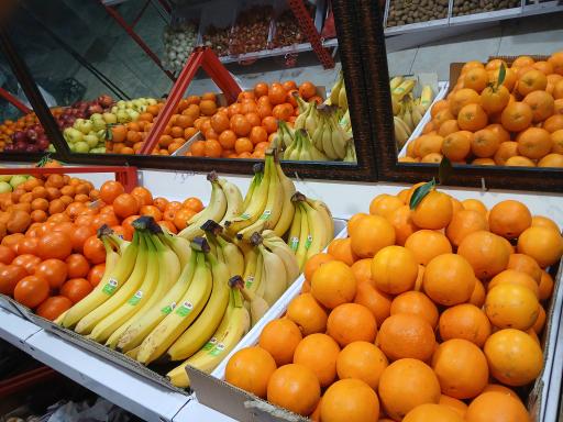 عکس میوه فروشی چهار فصل عمو محمد