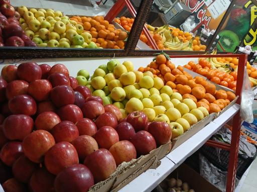 عکس میوه فروشی چهار فصل عمو محمد