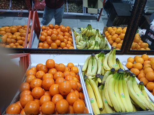 عکس میوه فروشی چهار فصل عمو محمد