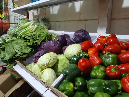 عکس میوه فروشی چهار فصل عمو محمد