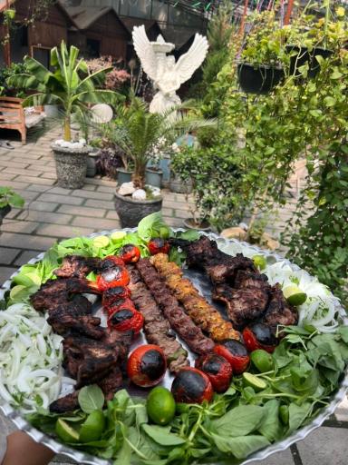 عکس باغ رستوران سرای علیشاه عوض