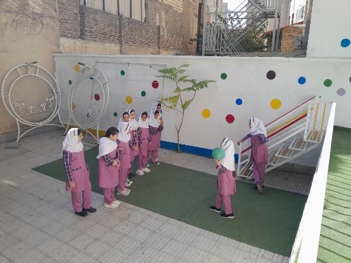 عکس پیش دبستان و دبستان دخترانه هوشمند نفیس