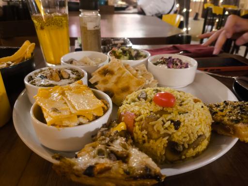 عکس رستوران گیاهی و ارگانیک زمین