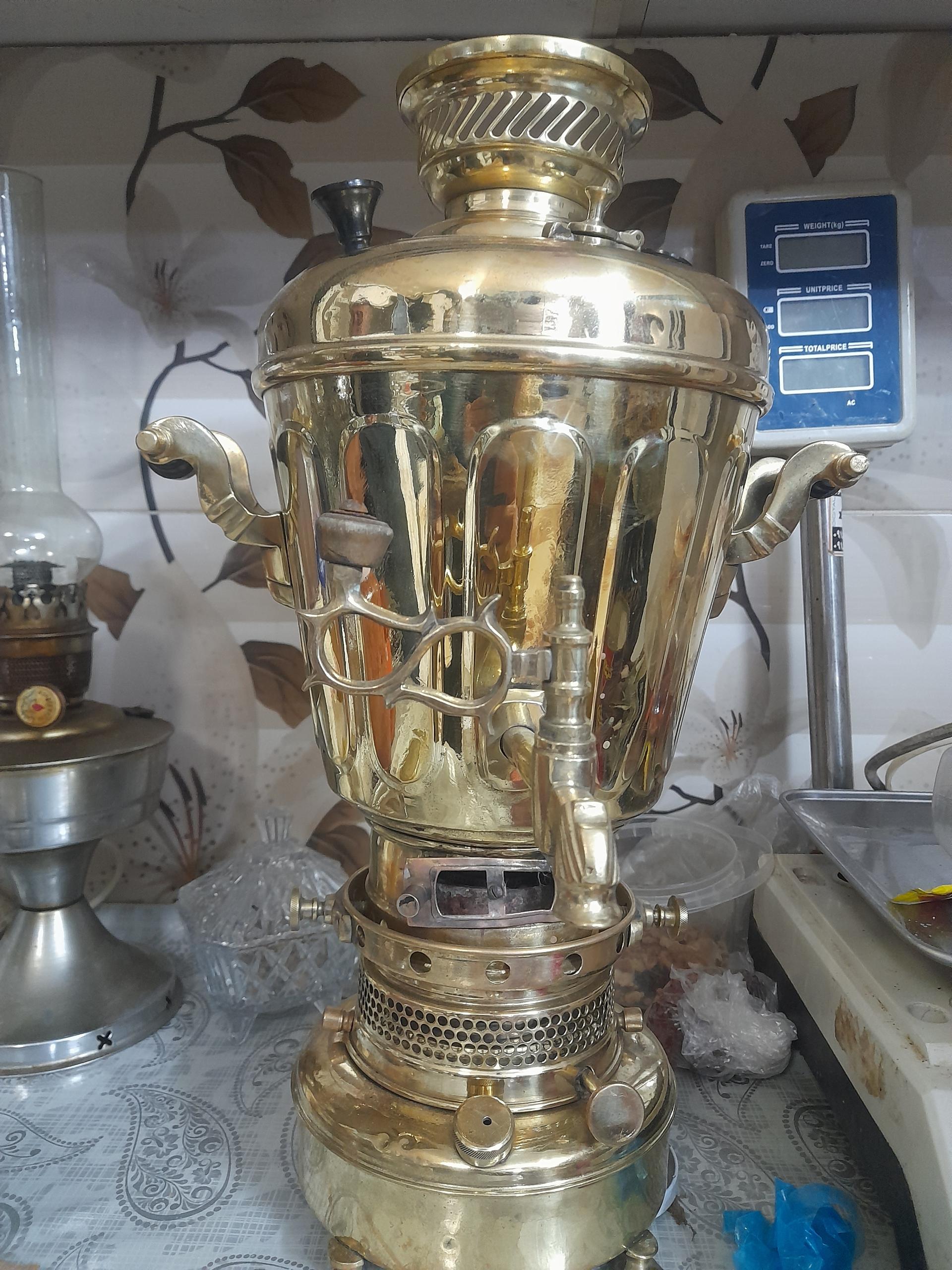 عکس تعمیرات سماور وچراغهای نفتی غلامی