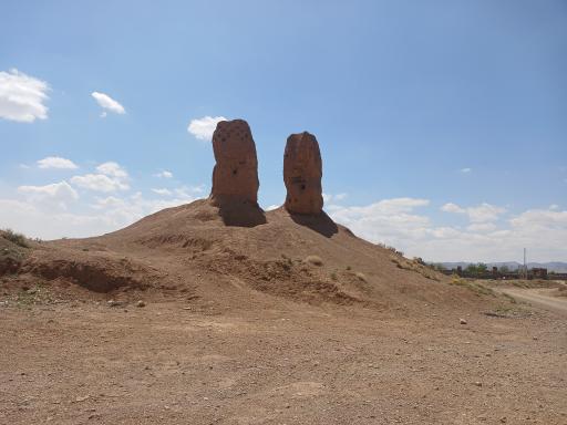 عکس برج قدیمی سه شاخه