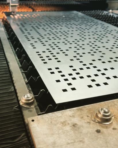 عکس لیزر فلزات جهانگیری 