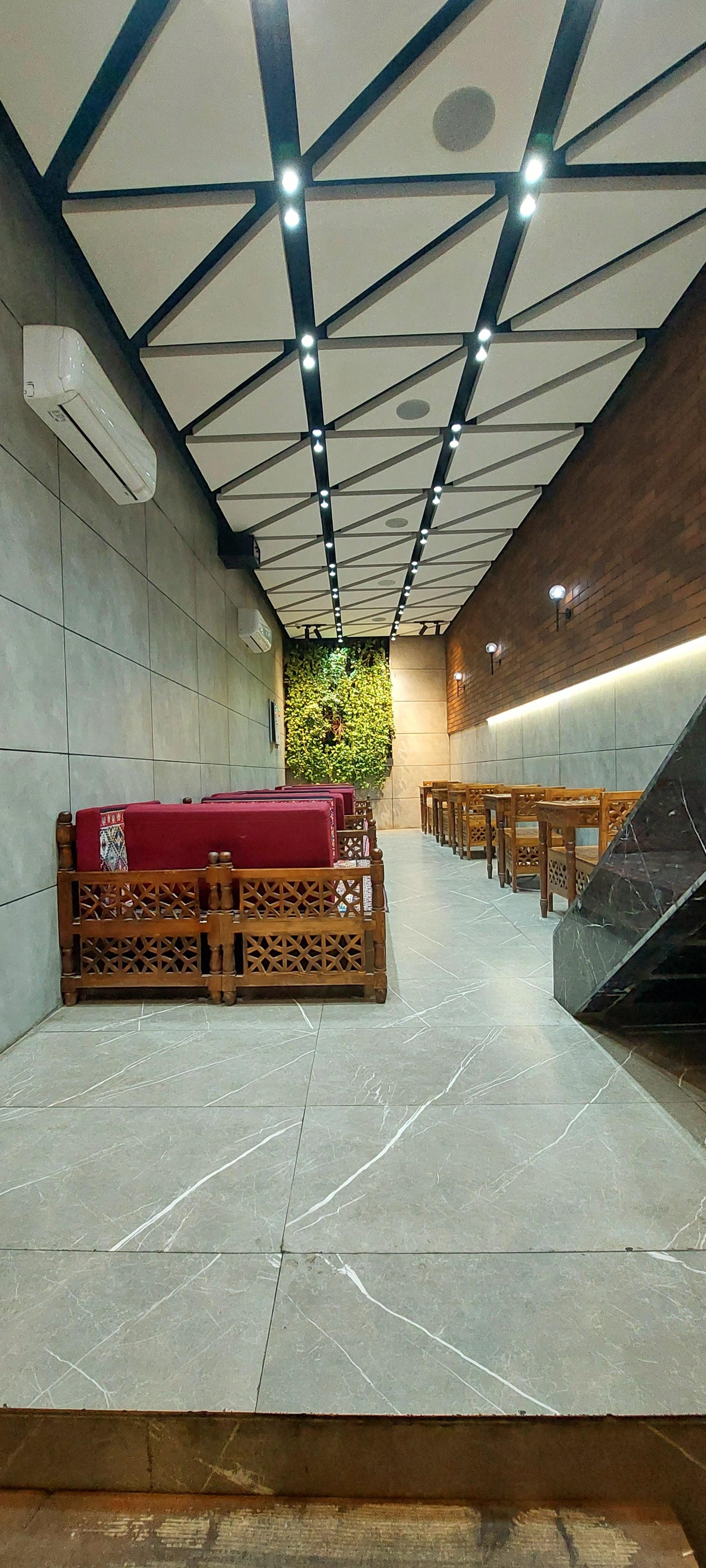 عکس رستوران صادقی