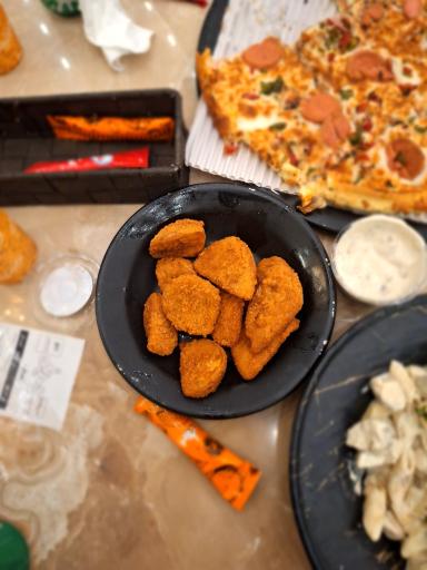 عکس پیتزا شبدیز هفت تیر