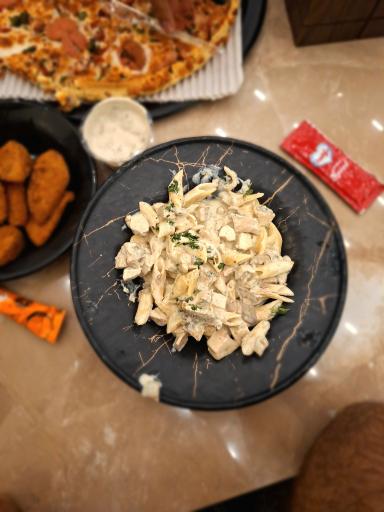 عکس پیتزا شبدیز هفت تیر