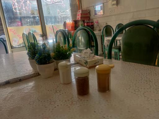 عکس سالن غذاخوری عقیق