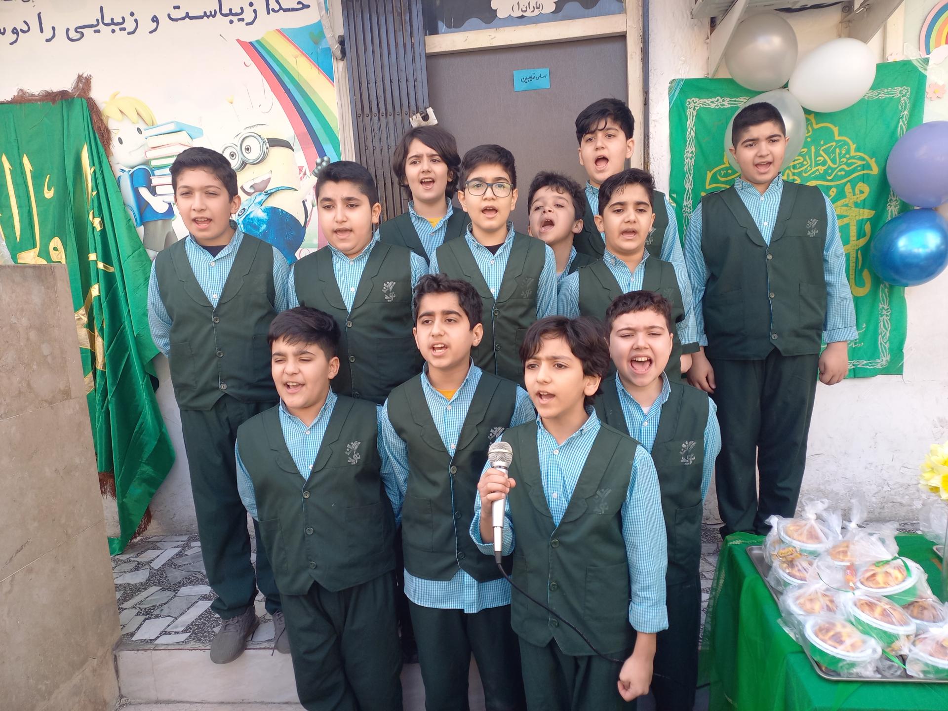 عکس پیش دبستانی و دبستان پسرانه نوید 