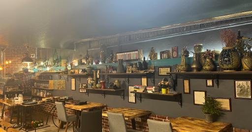 عکس کافه کتاب نشر هورمزد