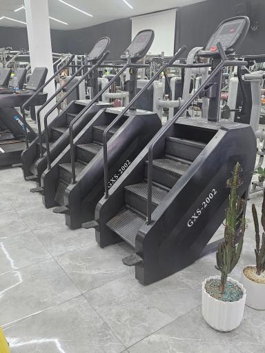 عکس آکادمی ورزشی دکتر امانی