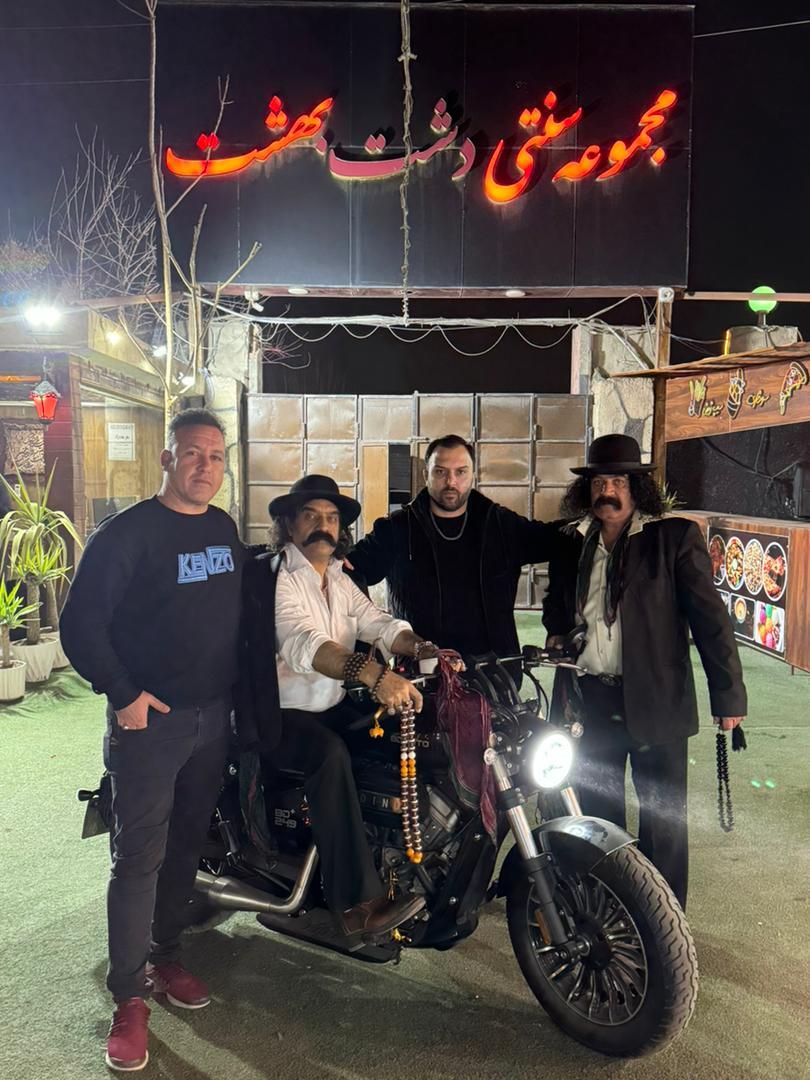 عکس سفره خانه سنتی کاج