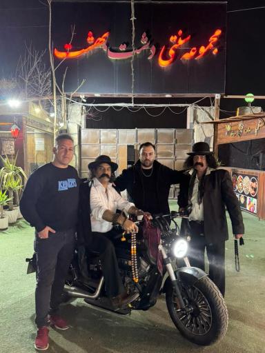 عکس سفره خانه سنتی کاج