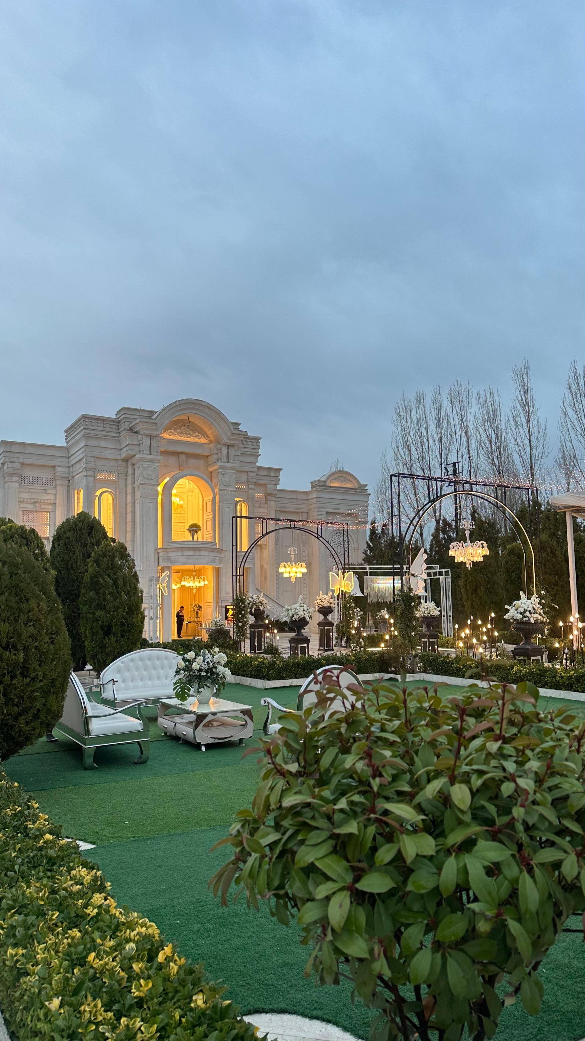 عکس عمارت سفید