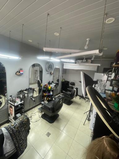 عکس سالن پیرایش ایمان