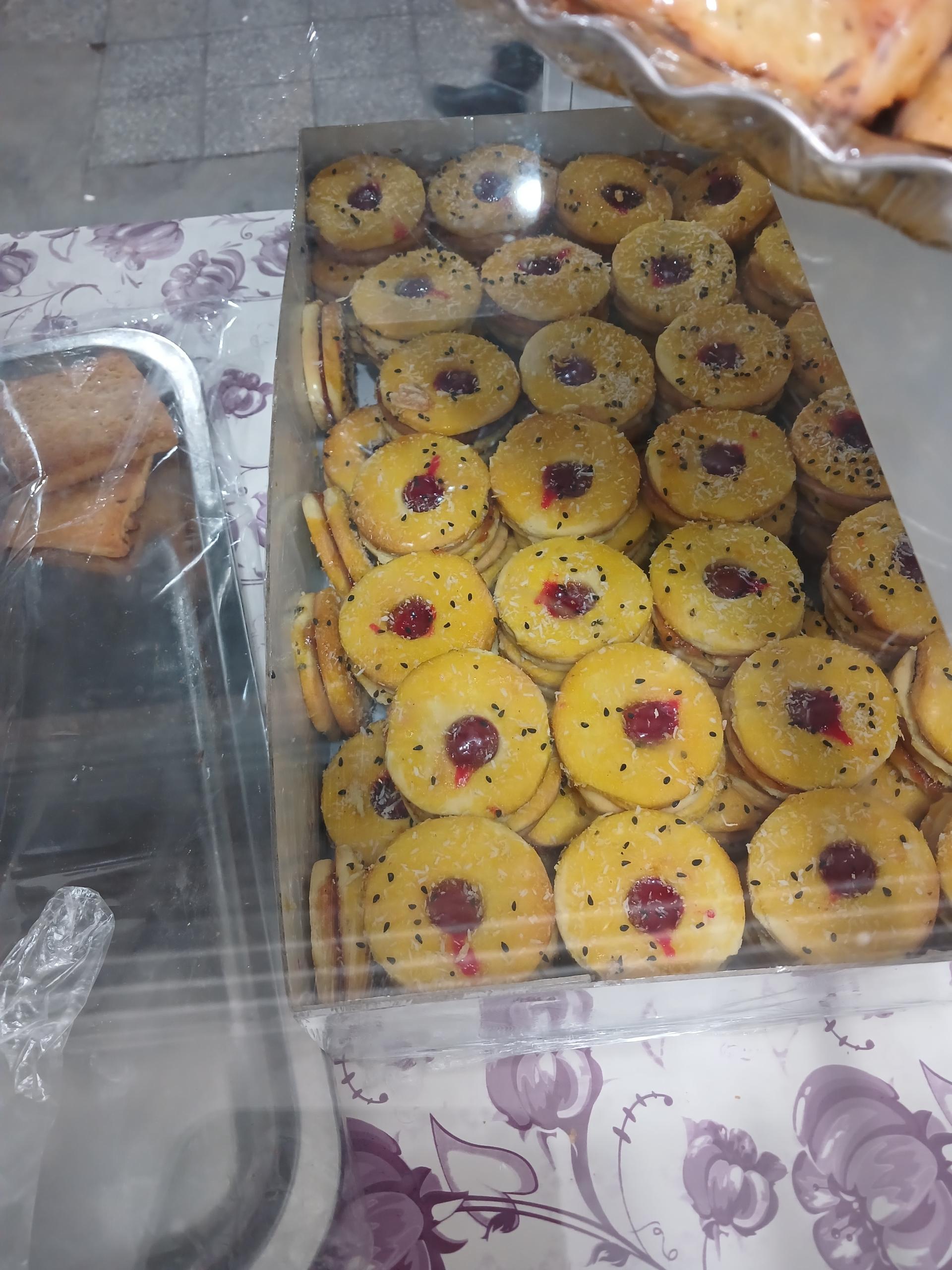 عکس کلوچه پزی حداد 